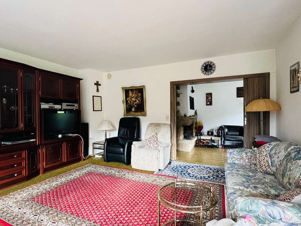 Immobilie in Bad Rippoldsau-Schapbach - Zwei Wohnungen, ein Hausgefühl: „Haus-im-Haus-Charakter“ mit Garten, Sauna und Kaminzimmer - Bild 2