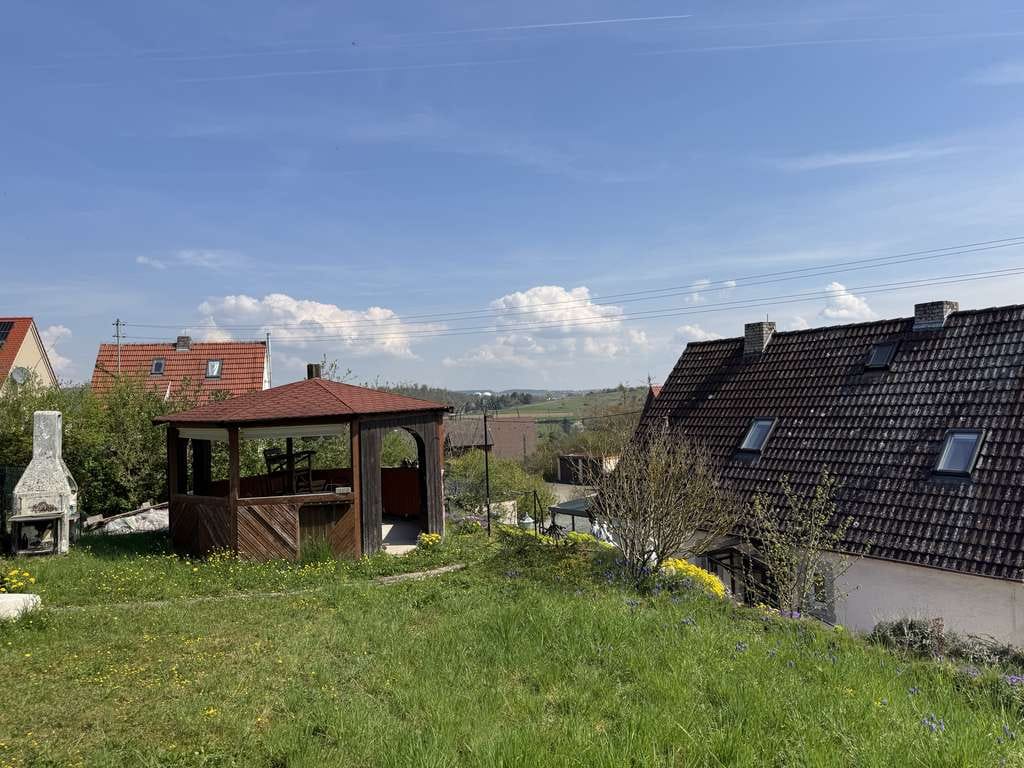 Immobilie in Harburg (Schwaben) - Einfamilienhaus in Hanglage mit Panoramablick über Harburg - Bild 0