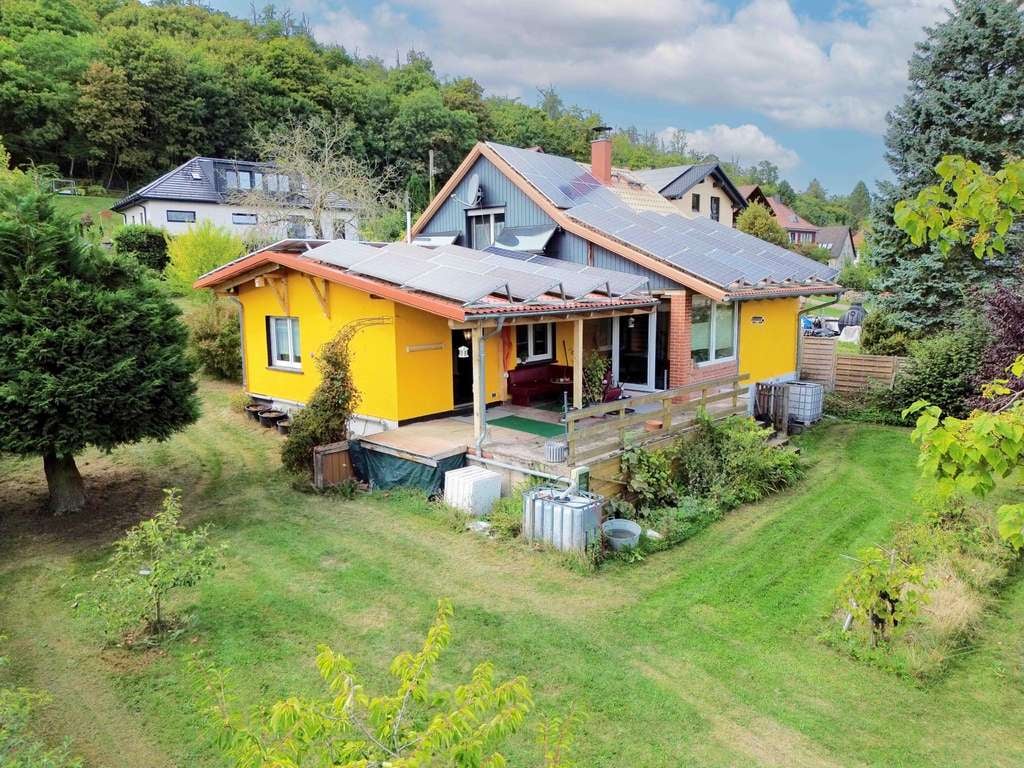 Immobilie in Waltershausen - Freistehendes Einfamilienhaus im Bungalowstil - Wohnen am Waldrand mit Fernblick - Bild 0