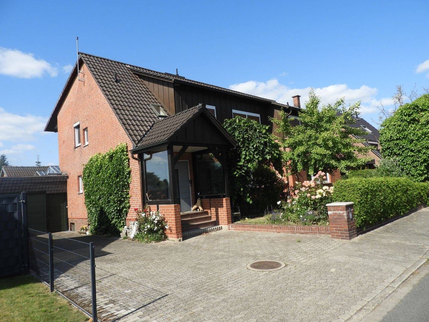 Immobilie in Wittingen - Sehr gepflegtes Zweifamilienhaus mit Garage und Vollkeller in guter ruhiger Lage in Wittingen zu verkaufen * Klingengarten 2 * 29378 Wittingen - Bild 0
