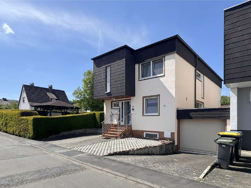 Immobilie in Rotenburg an der Fulda - Gepflegt und einzugsbereit: Wohnhaus mit Wintergarten, Balkon, Garten und Garage in stadtnaher Lage - Bild 1