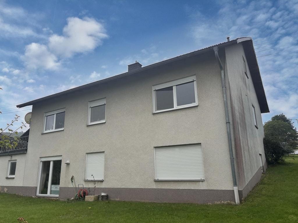 Immobilie in Breitscheidt - Vermietetes Einfamilienhaus in ruhiger Wohnlage mit hübschem Gartengrundstück - Bild 2
