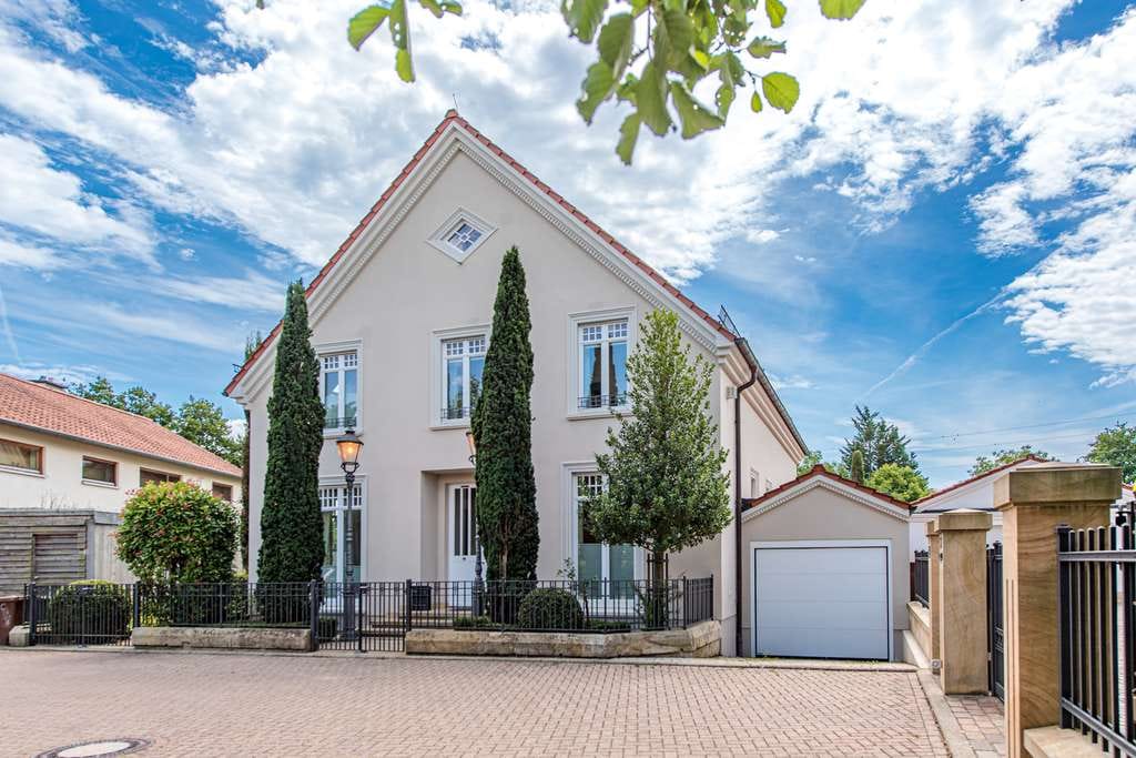 Immobilie in Minfeld - Exklusive Villa mit Pool und Panoramablick in bester Lage von Minfeld - Bild 1