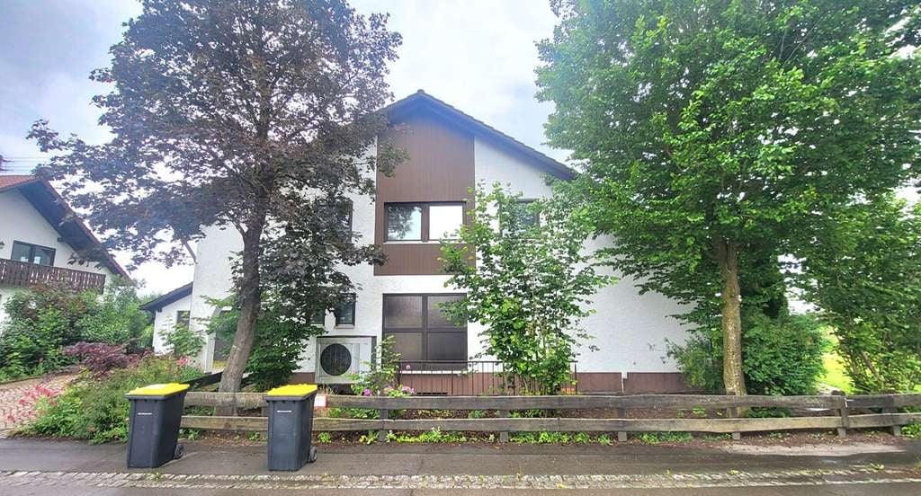 Immobilie in Ichenhausen - +++Ichenhausen-OT, 
großzügiges EFH, 
ca. 170 m² Wfl.,
Do.-Garage, 
inkl.. separates Baugrundstü - Bild 2