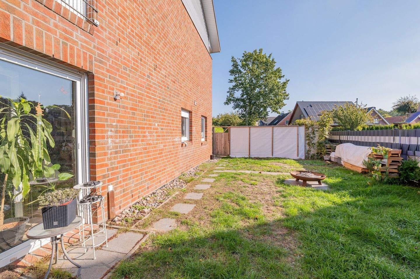 Immobilie in Burweg - Familienfreundliches Reihenhaus mit lichtdurchfluteten Räumen und Garten - Bild 0
