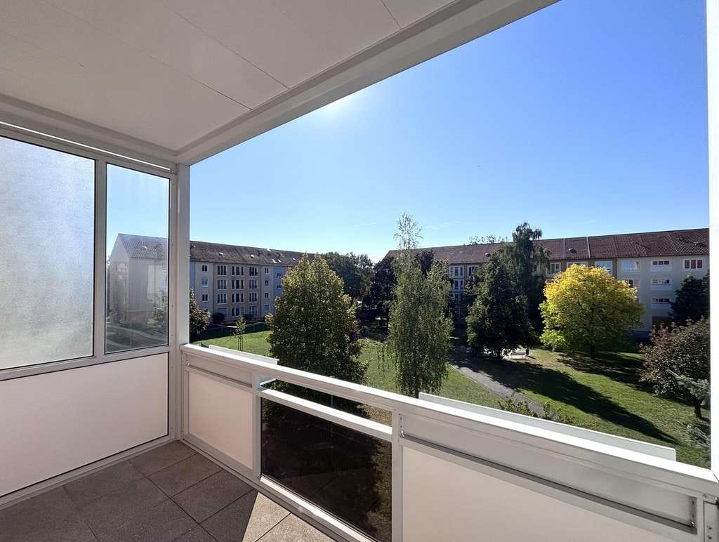 Immobilie in Hoyerswerda - Wojerecy - ETW 3-4 Raum, Balkon, Lift, KFZ-Stellplatz, Energie B, Fernwärme, provisionsfrei - Bild 3