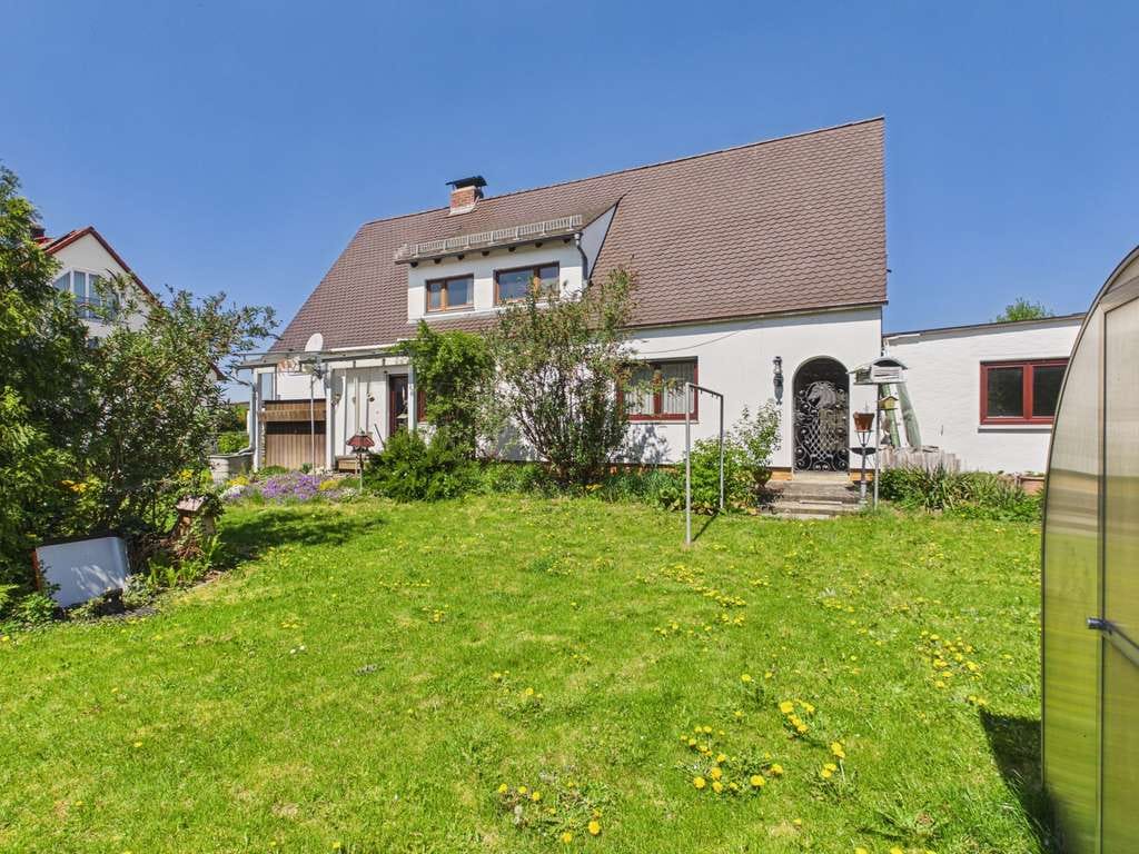 Immobilie in Kösching - Sofort verfügbar - renovierungsbedürftiges Einfamilienhaus im Ortszentrum des Marktes Kösching! - Bild 1