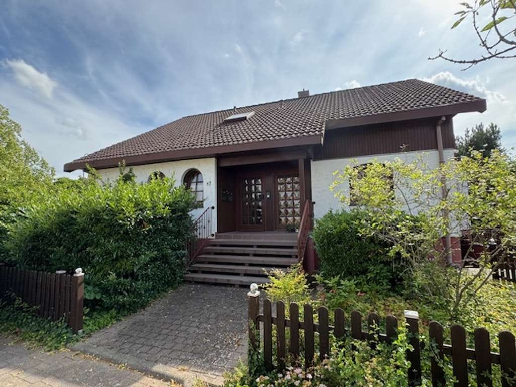 Immobilie in Ockenheim - PROVISIONSFREI! Haus in Ockenheim mit viel Platz und vermieteter ELW - Bild 0