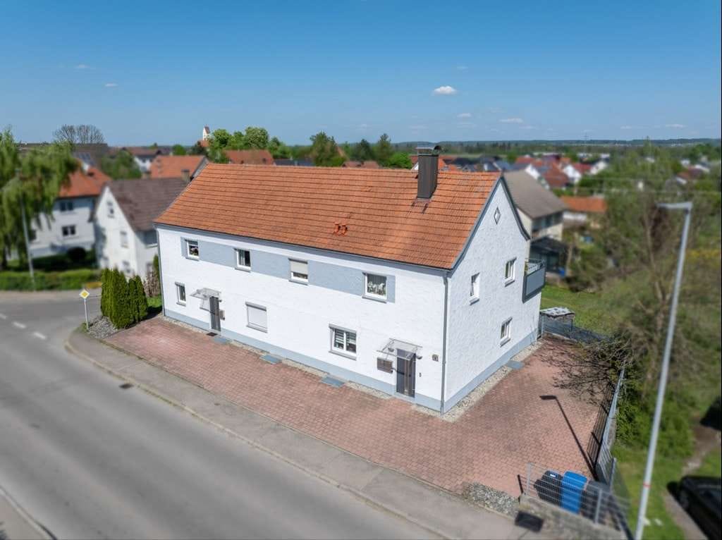 Immobilie in Kirchdorf an der Iller - Familienwohnung mit 4 Schlafzimmern, großer Dachterrasse und Parkplätzen - Bild 1