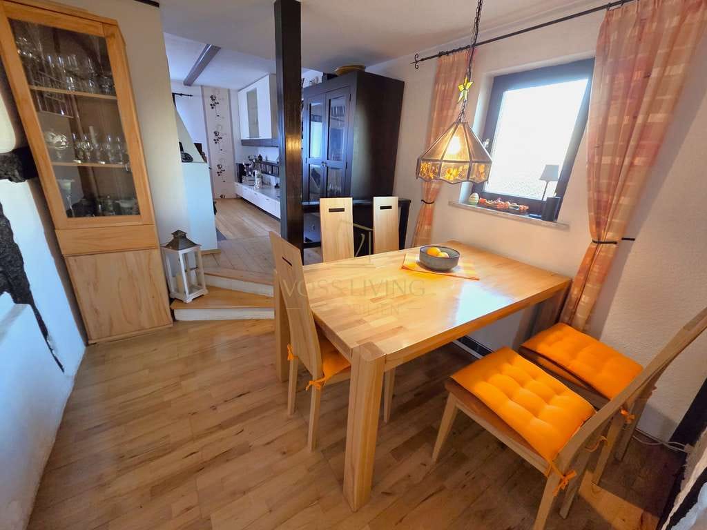 Immobilie in Wöllstadt - Charmantes Einfamilienhaus mit Nebengebäude Garten, Garage und schönem Innenhof in ruhiger Lage - Bild 2