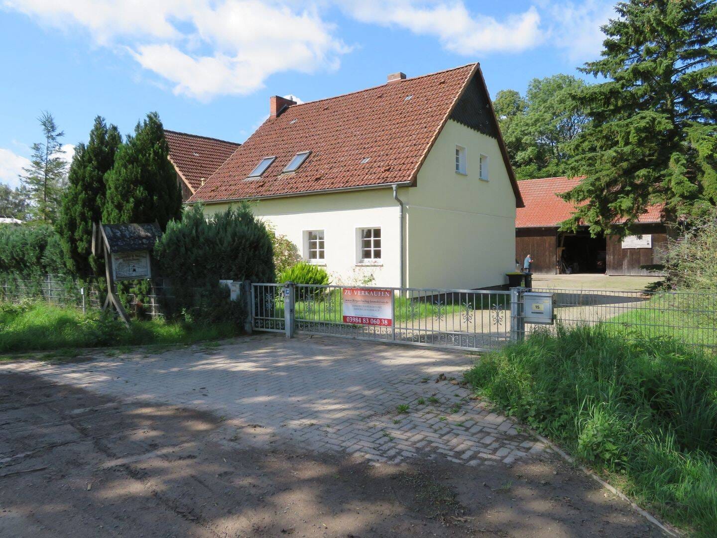 Immobilie in Nordwestuckermark - sehr gepflegtes Bauernhaus mit Stall, Scheune und Teich auf großem Grundstück - Bild 0