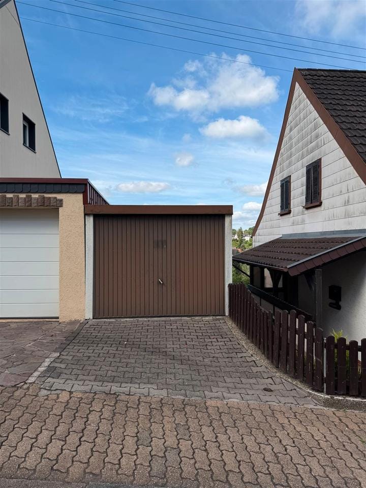 Immobilie in Lebach - Höhenlage in Landsweiler! Renovierungsbedürftiges EFH mit Garage und schönem Garten - Bild 0