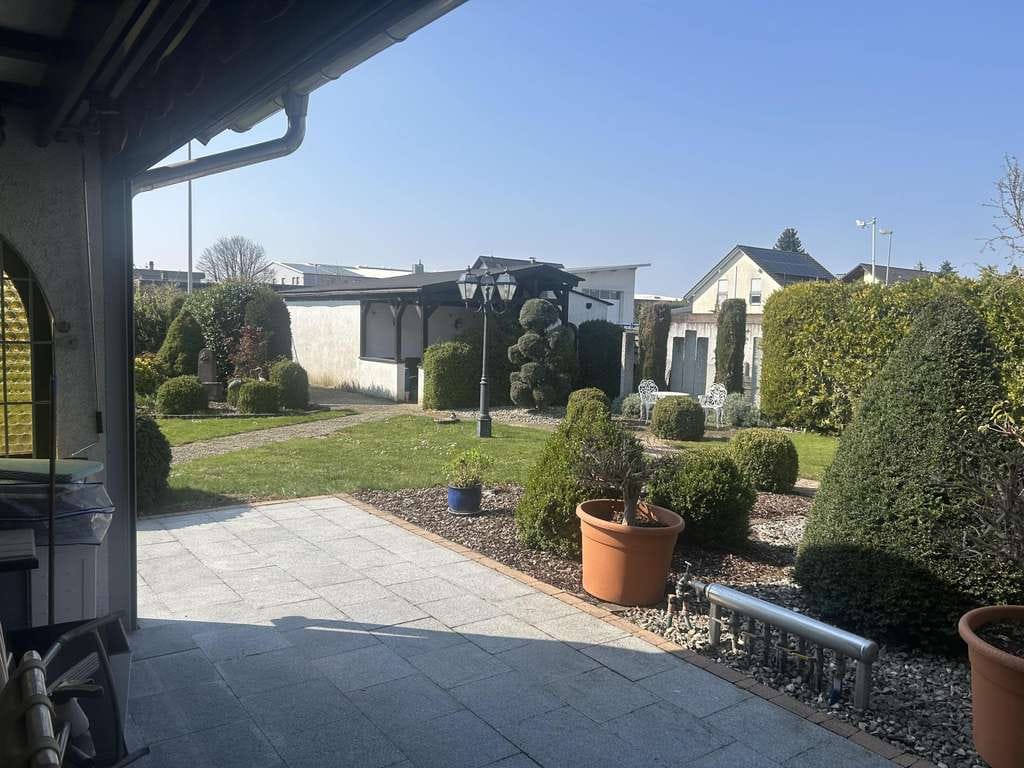 Immobilie in Muggensturm - Familienleben im lichtdurchfluteten Einfamilienhaus mit großem Garten in Muggensturm   - Bild 3