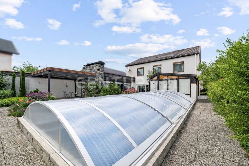 Immobilie in Garching an der Alz - ✩ Großzügiges Architektenhaus mit Schwimmbad, Wintergarten und Doppelgarage ✩ - Bild 3