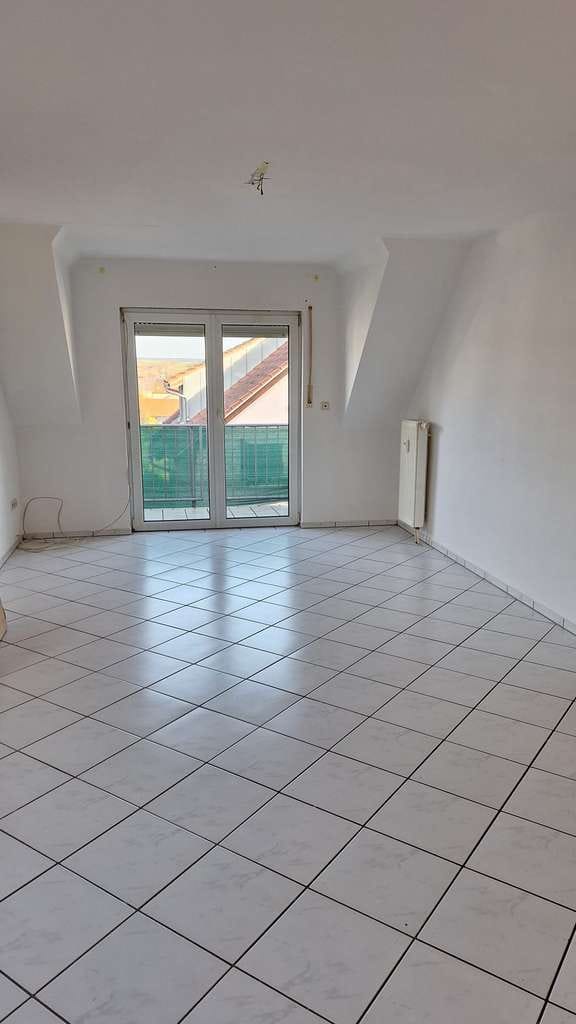Immobilie in Sulzfeld - Gepflegte 3-Zimmer-DG-Wohnung mit Balkon in Sulzfeld – ideal für Kapitalanleger und Eigennutzer - Bild 1