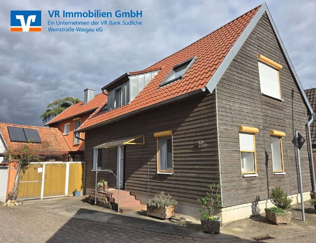 Immobilie in Billigheim-Ingenheim - Umfangreich modernisiertes und gepflegtes Wohnhaus mit eigenem Garten - Bild 0