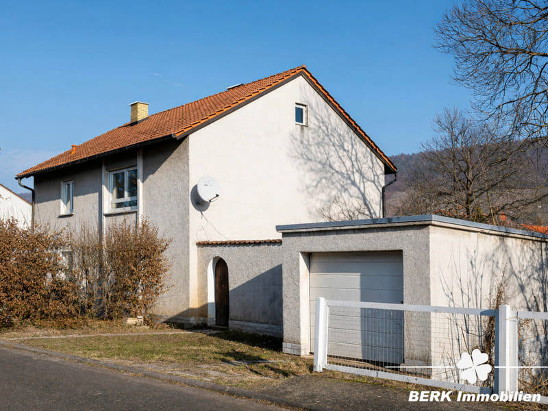 Immobilie in Klingenberg am Main - BERK Immobilien – Großzügiges Einfamilienhaus mit zauberhaftem Burgblick und weitläufigem Grundstück - Bild 0