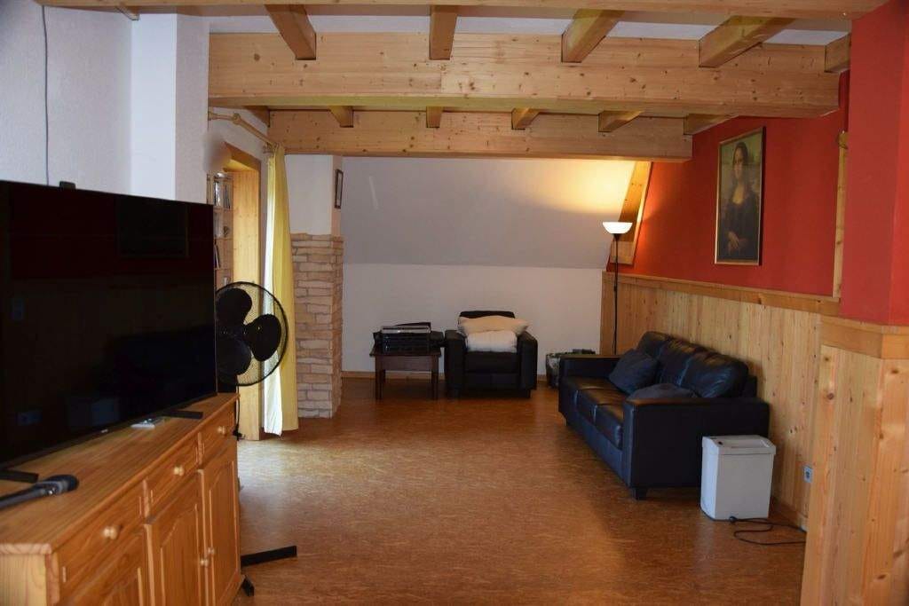 Immobilie in Schallstadt - Für Handwerker: Zweifamilienhaus in Schallstadt-Mengen mit großem Garten - Bild 2