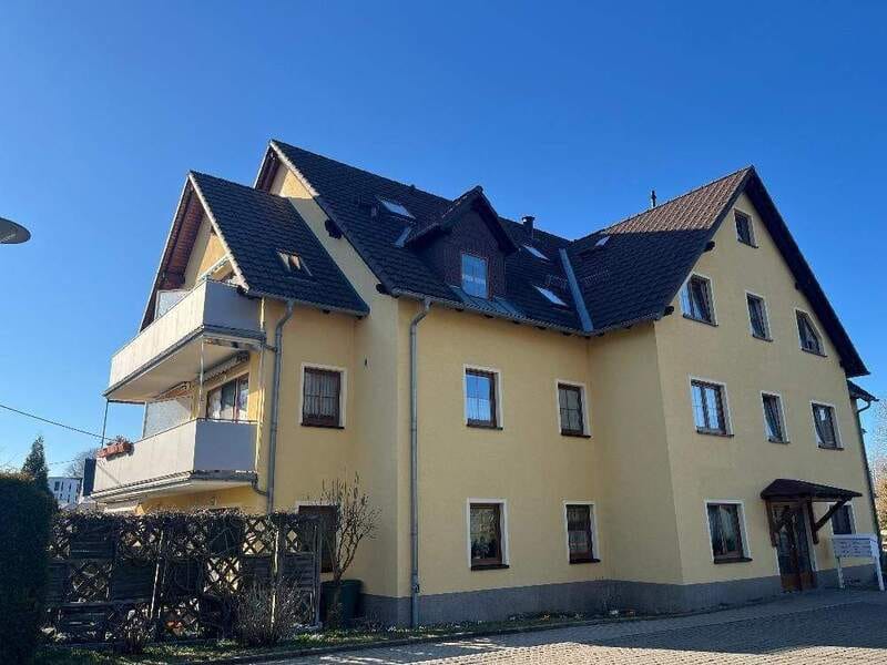 Immobilie in Brand-Erbisdorf - EIGENTUMSWOHNUNG: Lichtdurchfluteter Wohntraum mit Komfort: Barrierefrei (Fahrstuhl) & Ruhiger Lage mit Balkon & Einbauküche - Bild 0