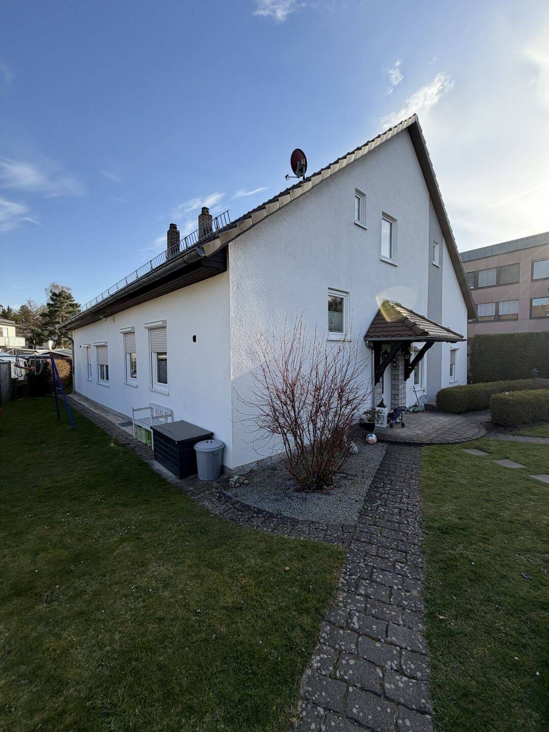 Immobilie in Eschwege - Großzügiges Einfamilienhaus mit Einliegerwohnung - viel Potenzial auf großem Grundstück - Bild 2