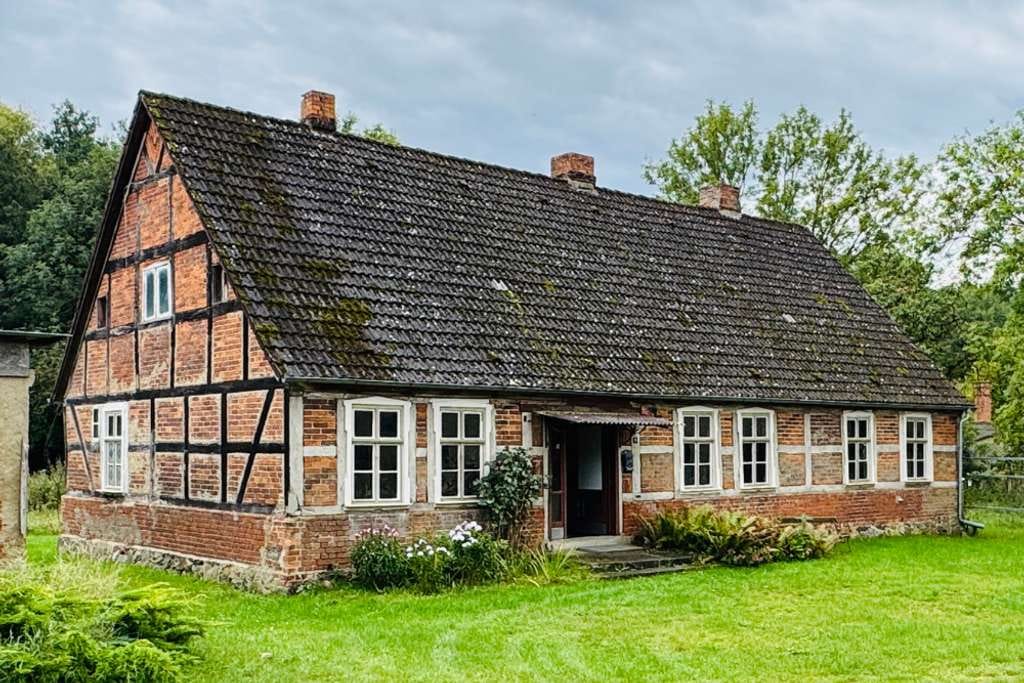 Immobilie in Kreien - Charmantes Fachwerkhaus mit großem Grundstück und Scheunen – Hofidylle in Wilsen - Bild 1