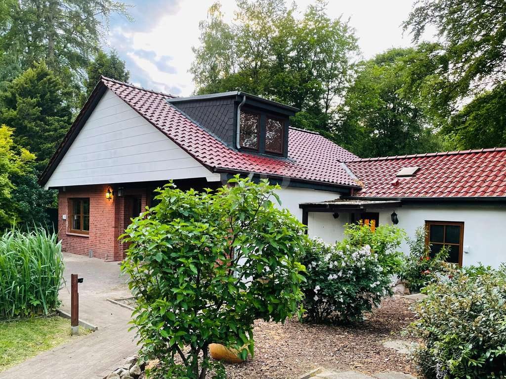 Immobilie in Dassendorf - Traumgrundstück am Waldrand – charmantes Haus mit großem Potenzial ! - Bild 3