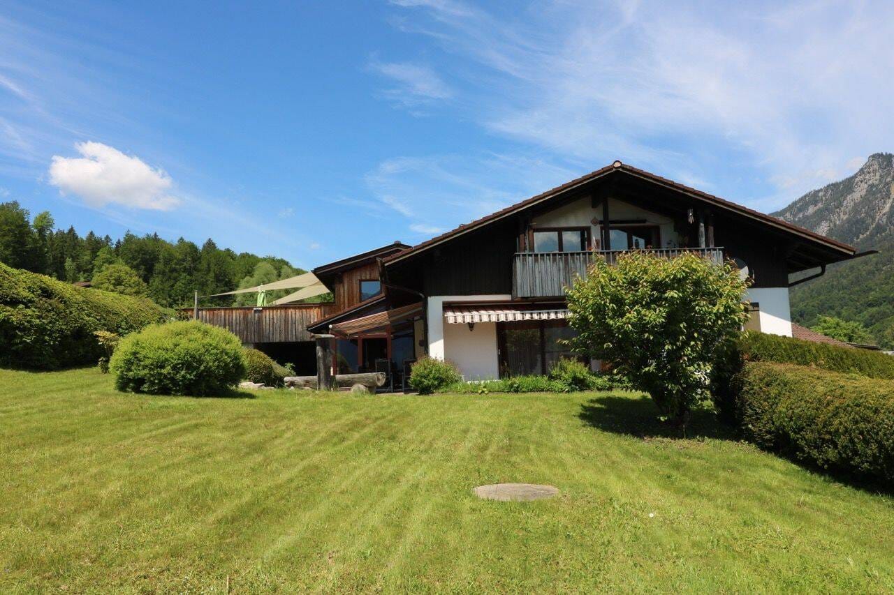 Immobilie in Bischofswiesen - Mehrfamilienhaus in Toplage – naturnah, mit Bergpanorama und vielseitig nutzbar - Bild 1