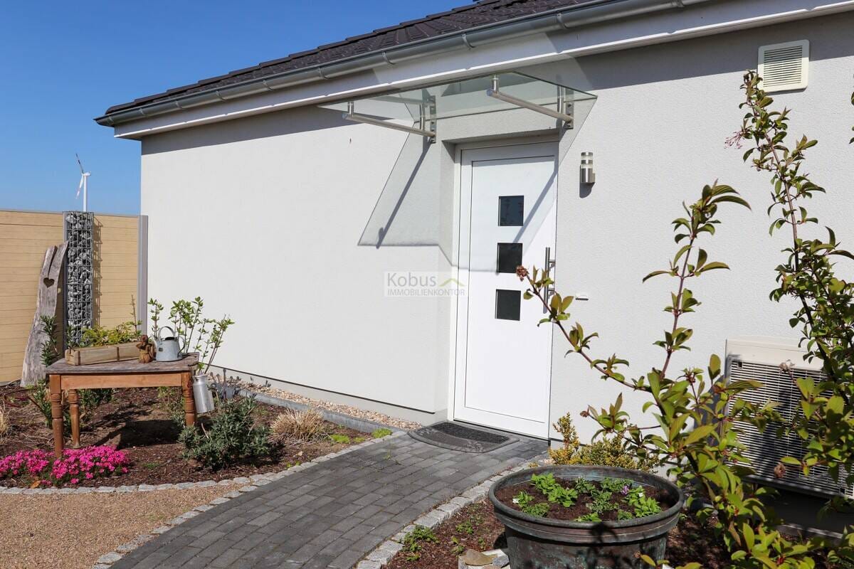 Immobilie in Wrestedt - Neuwertiger Bungalow (Bj. 2021) - 135 m², Wärmepumpe, PV-Anlage, 2 Terrassen, Eigentumsgrundstück - Bild 1