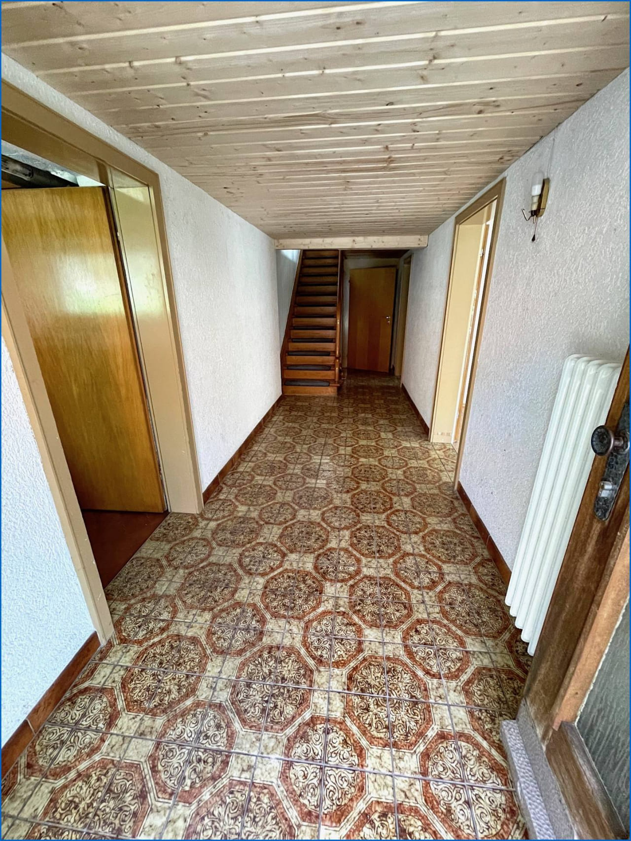 Immobilie in Blumberg - Familienparadies, großzügiges und bezugsfreies Einfamilienhaus mit Nebengebäuden und schönem Garten! - Bild 2