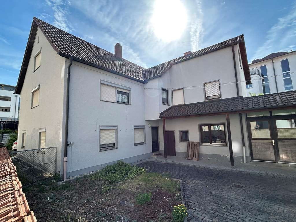 Immobilie in Straubing - Einfamilienhaus und ehemalige Schreinerei in Straubing  - Bild 0