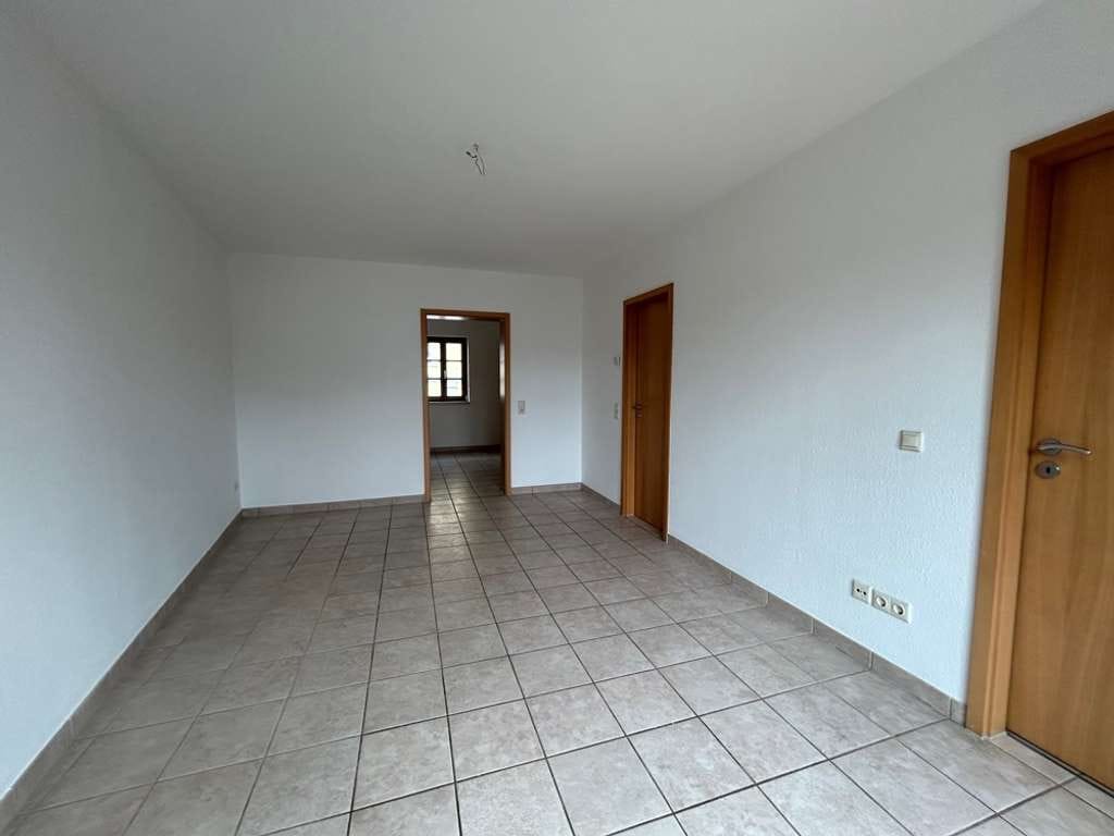 Immobilie in Dippoldiswalde - TOP BEZUGSFREI! Charmante, helle 2-Zimmer-Wohnung mit Balkon in Dippoldiswalde zu verkaufen! - Bild 3