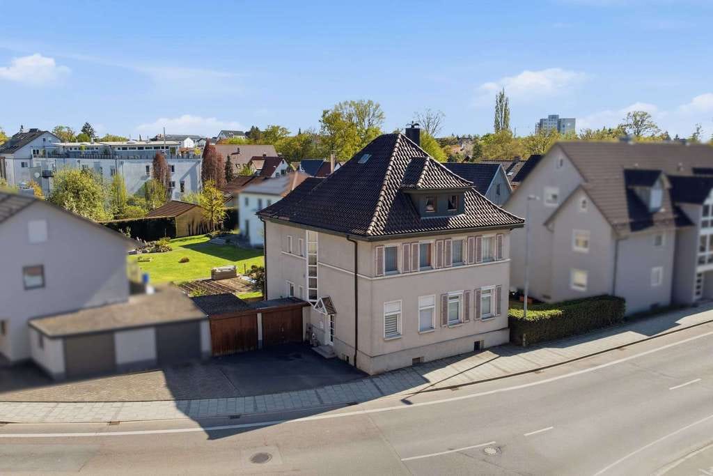 Immobilie in Laupheim - Mit Potenzial! Charmantes Zweifamilienhaus in attraktiver Wohnlage - Bild 0