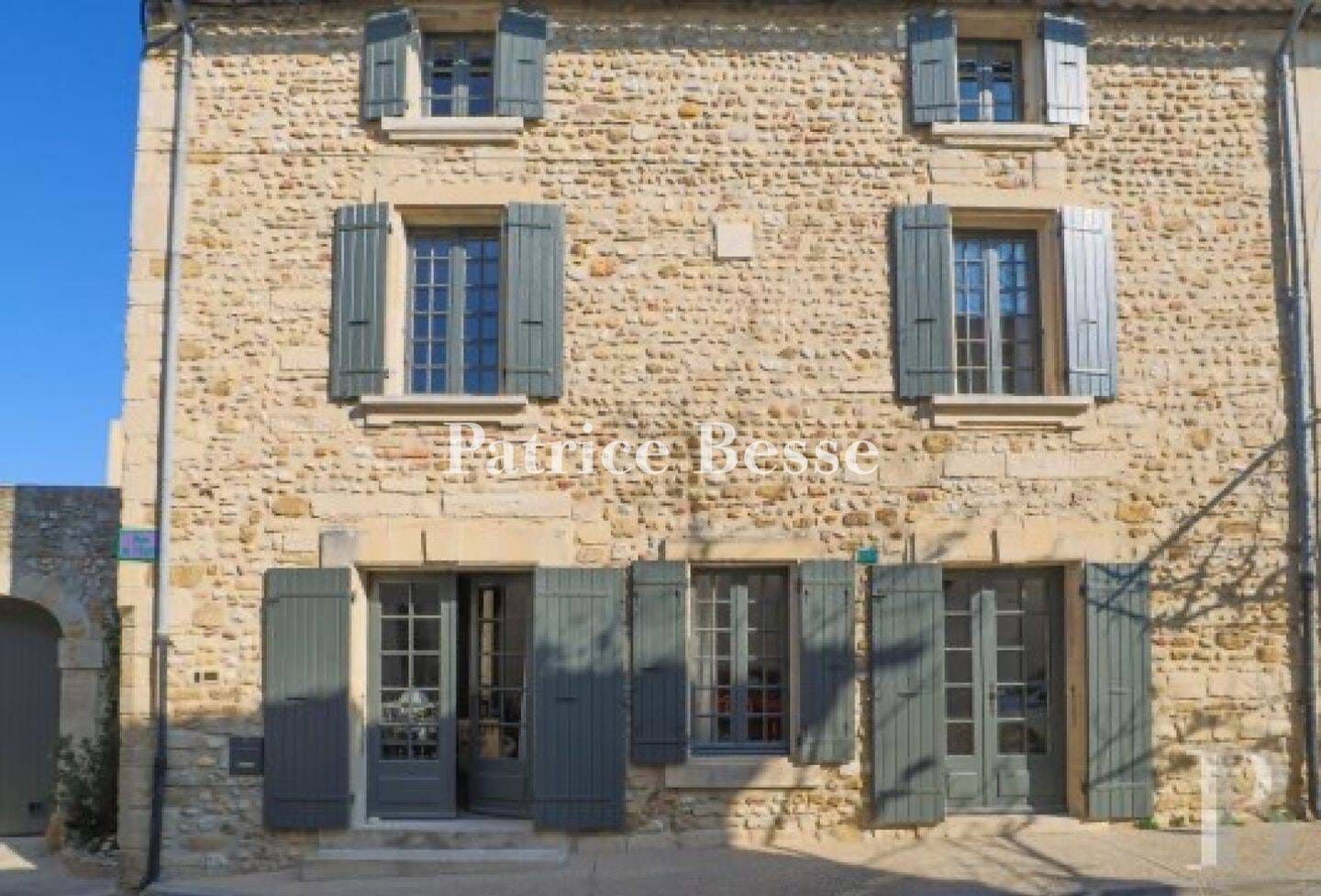 Immobilie in Niederaichbach - A fully renovated village house with a court and studio apartment, between the towns of Vaison-la-Romaine and Grignan, in France's Vaucluse department - Bild 0