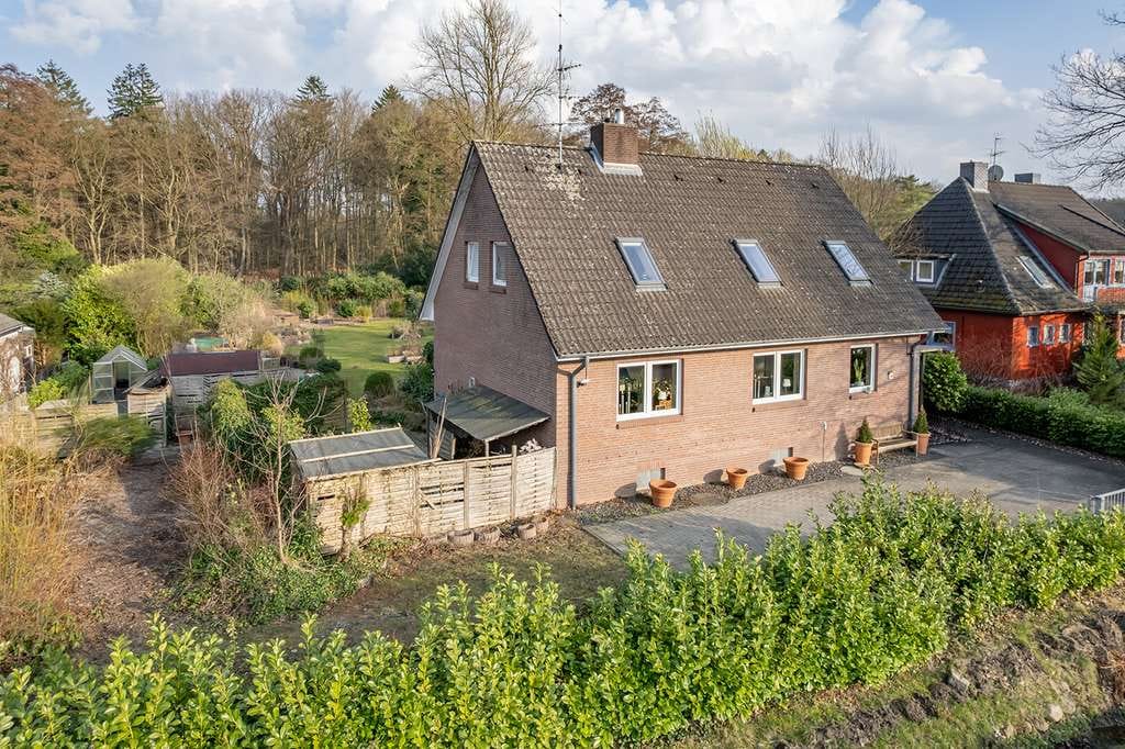 Immobilie in Börnsen - Neu-Börnsen - Idyllisches Einfamilienhaus auf parkähnlichem Grundstück und Waldrandlage - Bild 2