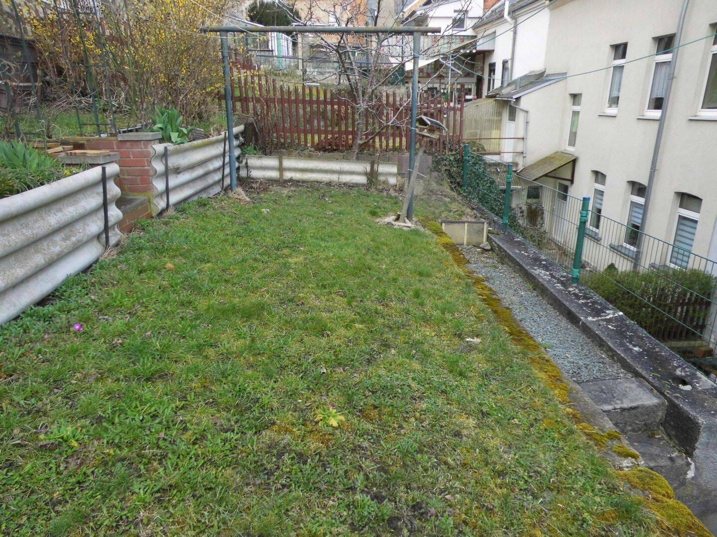 Immobilie in Reichenbach - 1-2-Familien-Reihenhaus mit Garage im Haus in ruhiger Stadtlage von Reichenbach OT Mylau. - Bild 3