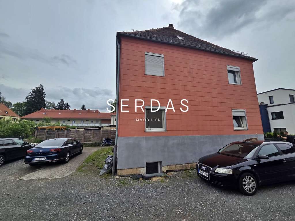 Immobilie in Bayreuth - Solides Dreifamilienhaus mit zusätzlicher Ausbaureserve - Bild 2