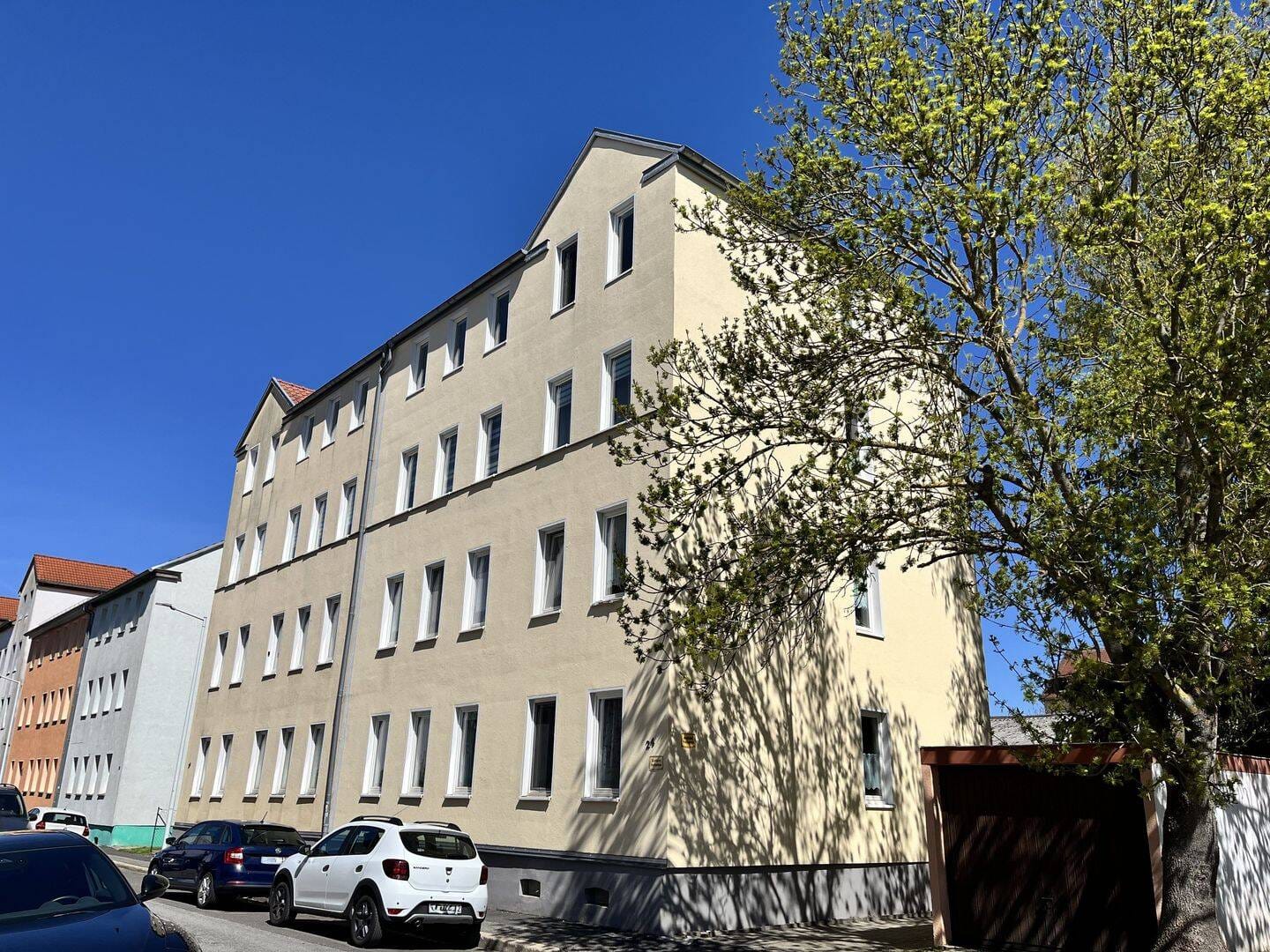 Immobilie in Eisenach - vermietete Eigentumswohnung, 3-ZKB im Hochparterre mit Balkon und Stellplatz - Bild 0
