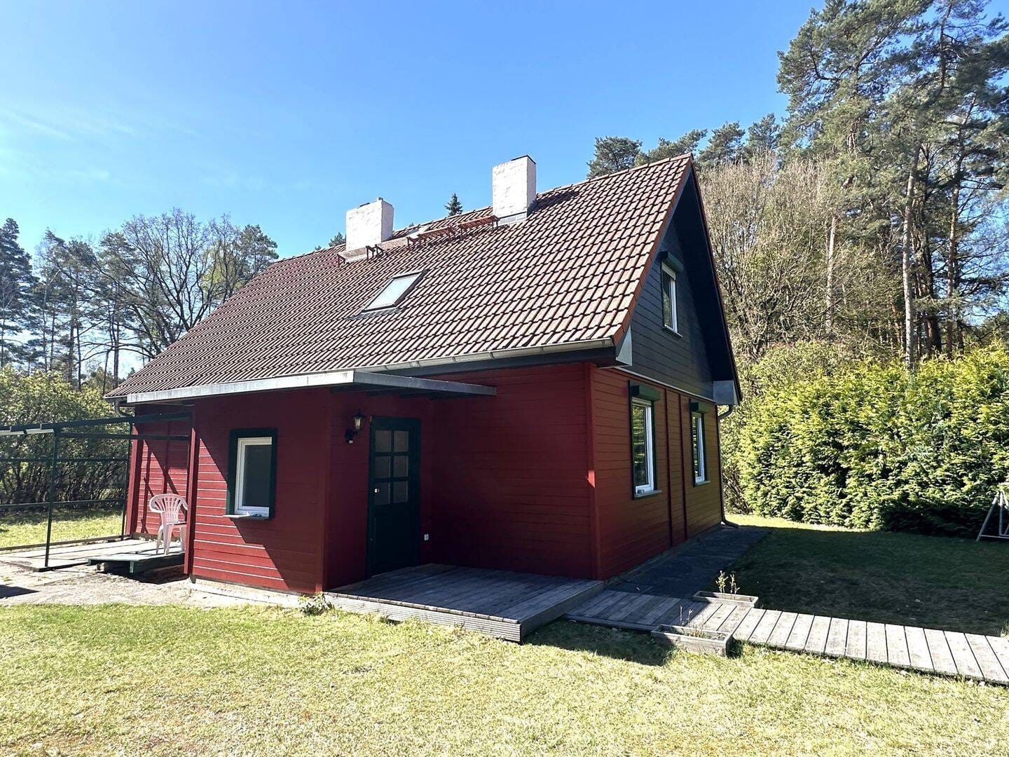 Immobilie in Lindow (Mark) - Ihr Rückzugsort im Grünen - Holzhaus mit Carport und Nebengebäude am Waldrand - Bild 1