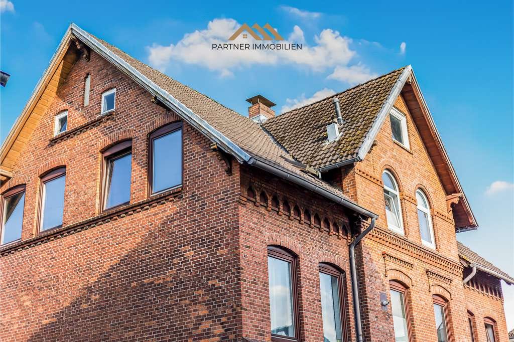 Immobilie in Kiel - Renditestark investieren: Voll vermietetes Mehrfamilienhaus mit Faktor 15,70 - Bild 0