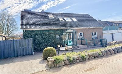 Immobilie in Kutenholz - MODERNISIERT - ZWEI EINHEITEN, DACHTERRASSE, PV - Bild 0