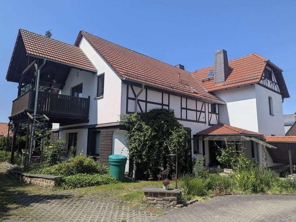 Immobilie in Geithain - Charmantes MFH in ruhiger Lage | Großes Grundstück mit Garten und Garagen! | S-Bahn-Anschluss - Bild 1