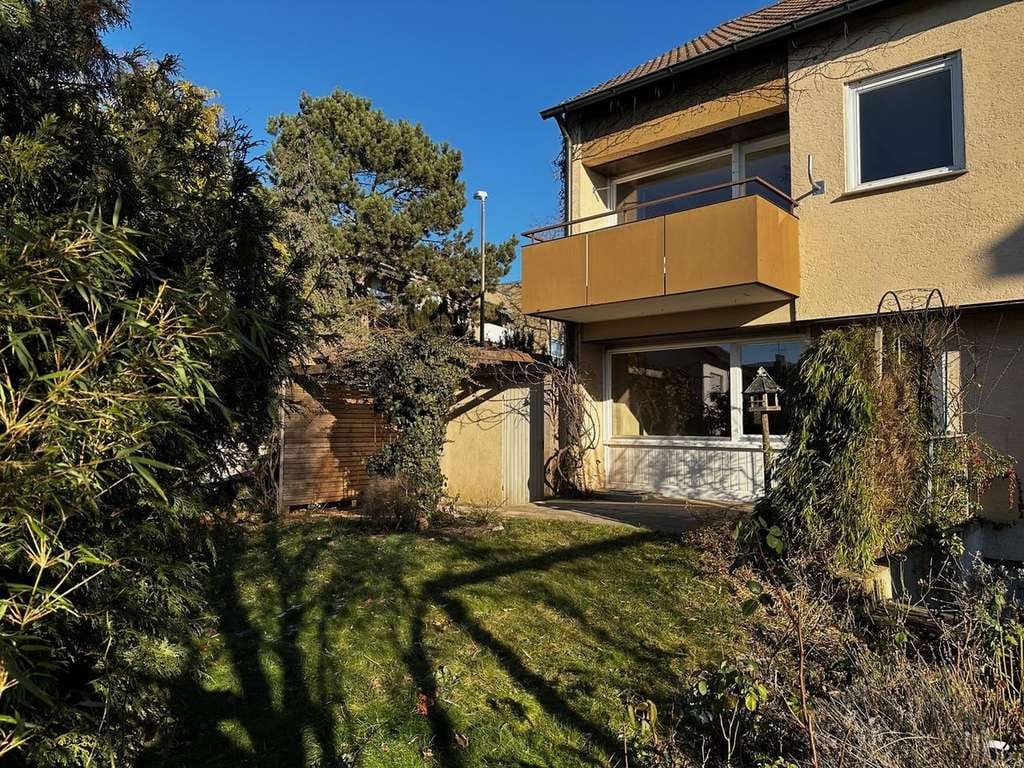 Immobilie in Wendlingen am Neckar - Vielversprechende Doppelhaushälfte in ruhiger Lage mit Garten - Bild 2