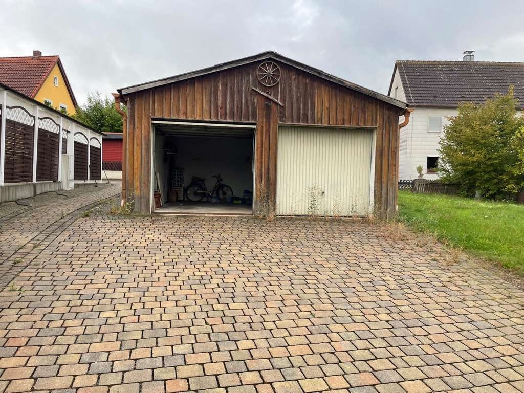 Immobilie in Oberdachstetten - Renovierungsbedürftiges Haus in zentraler Lage in Oberdachstetten - Bild 1