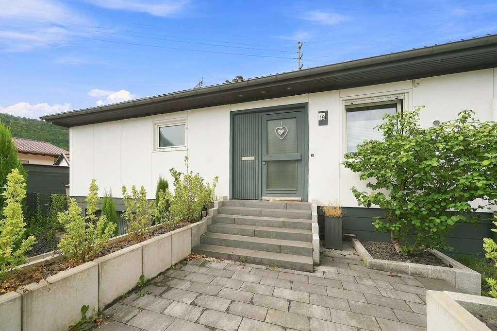 Immobilie in Lug - Freistehender Bungalow mit Garten, Terrasse & wohnlich ausgebautem Keller in Lug - Bild 4