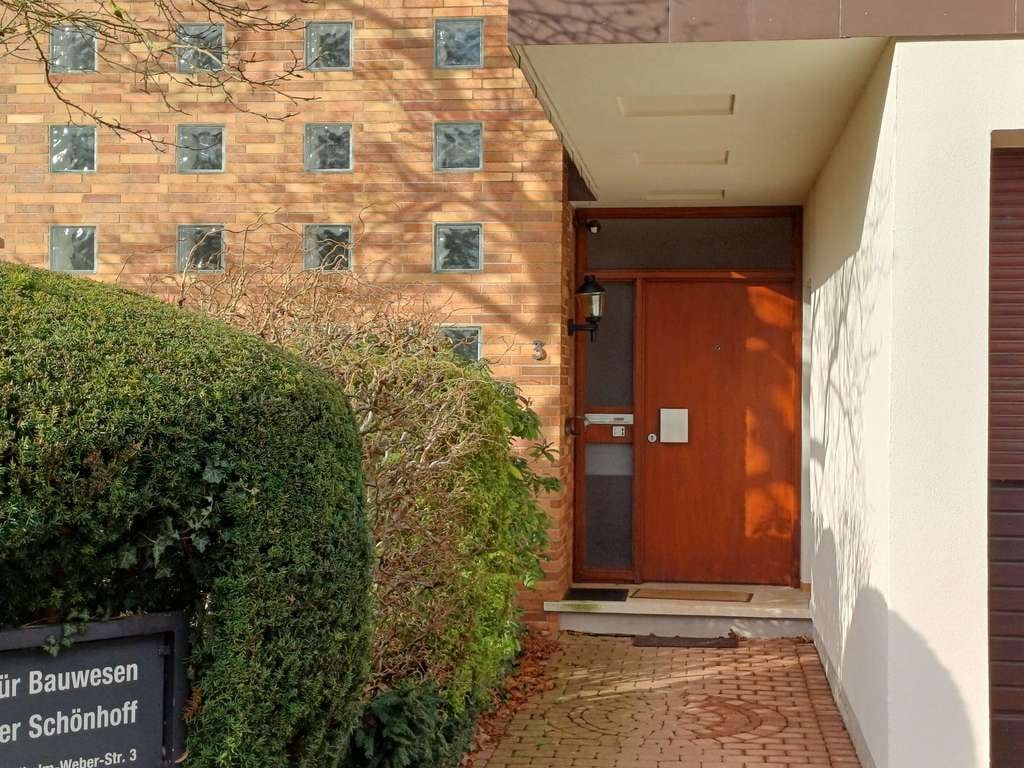 Immobilie in Warburg - Einfamilienhaus mit Bürotrakt in bevorzugter Lage von Warburg – Wohnen & Arbeiten vereint - Bild 1