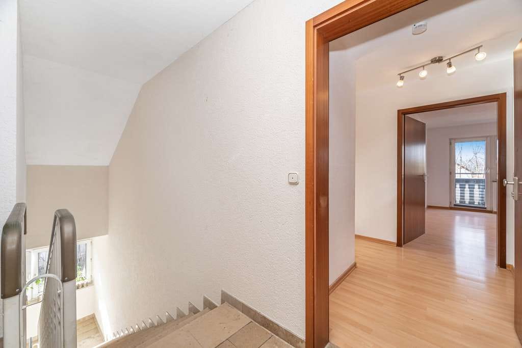 Immobilie in Ismaning - Attraktive 2-Zimmer-Dachgeschosswohnung zur Eigennutzung oder Kapitalanlage - Bild 1
