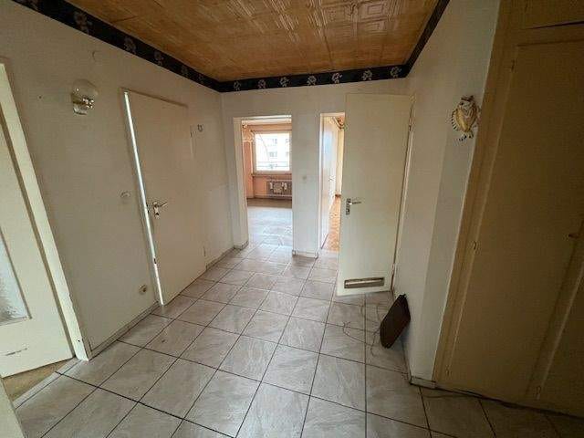 Immobilie in Eschborn - Geld sparen, selbst renovieren - 3 Zimmer Wohnung mit Loggia - sofort frei! - Bild 2