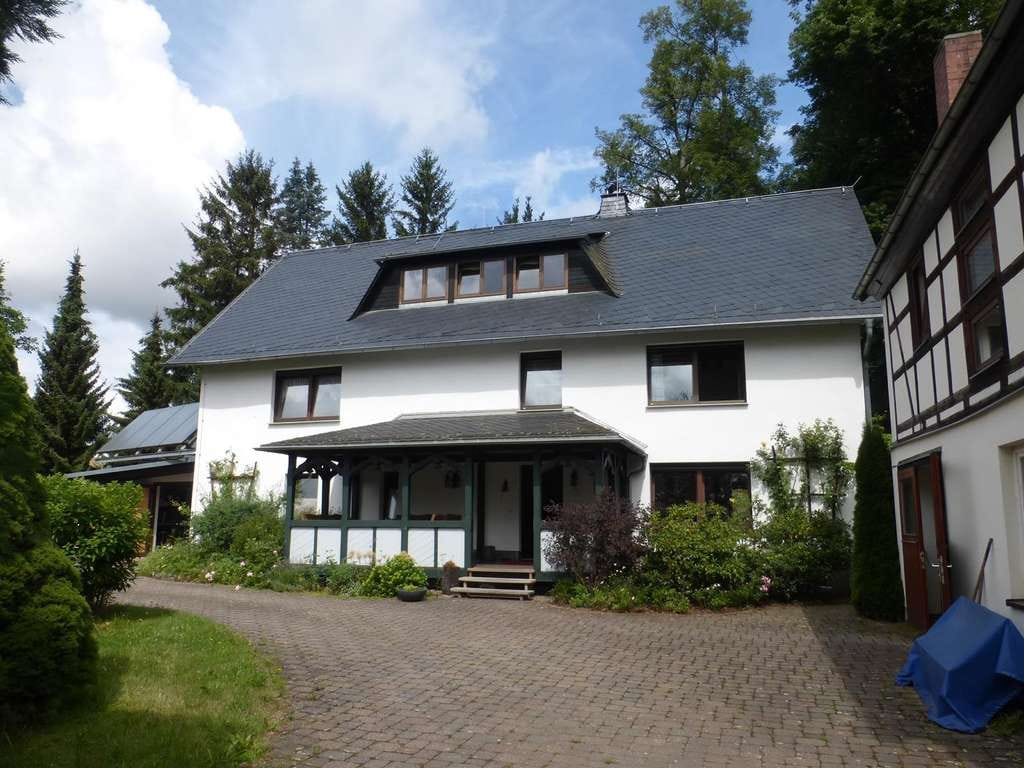 Immobilie in Fraureuth - Grosszügiges Anwesen in ruhiger familenfreundlicher Lage (Fraureuth) - Bild 0