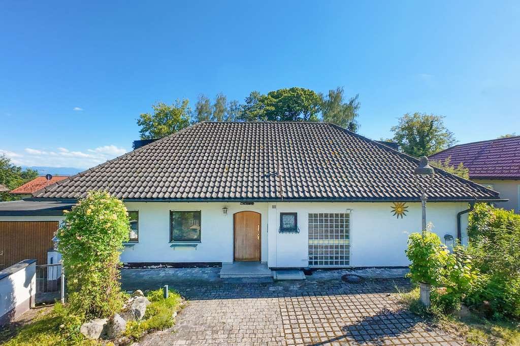 Immobilie in Icking - Freies Einfamilienhaus auf liebevoll eingewachsenem Süd-Grundstück mit viel Potenzial in Icking - Bild 0