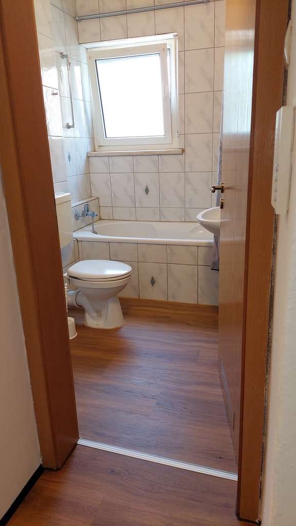 Immobilie in Augsburg - Neu renovierte 2-Zimmerwohnung in Hochfeld,  Ohne Maklergebühr, 1 km zur Uni - Bild 3
